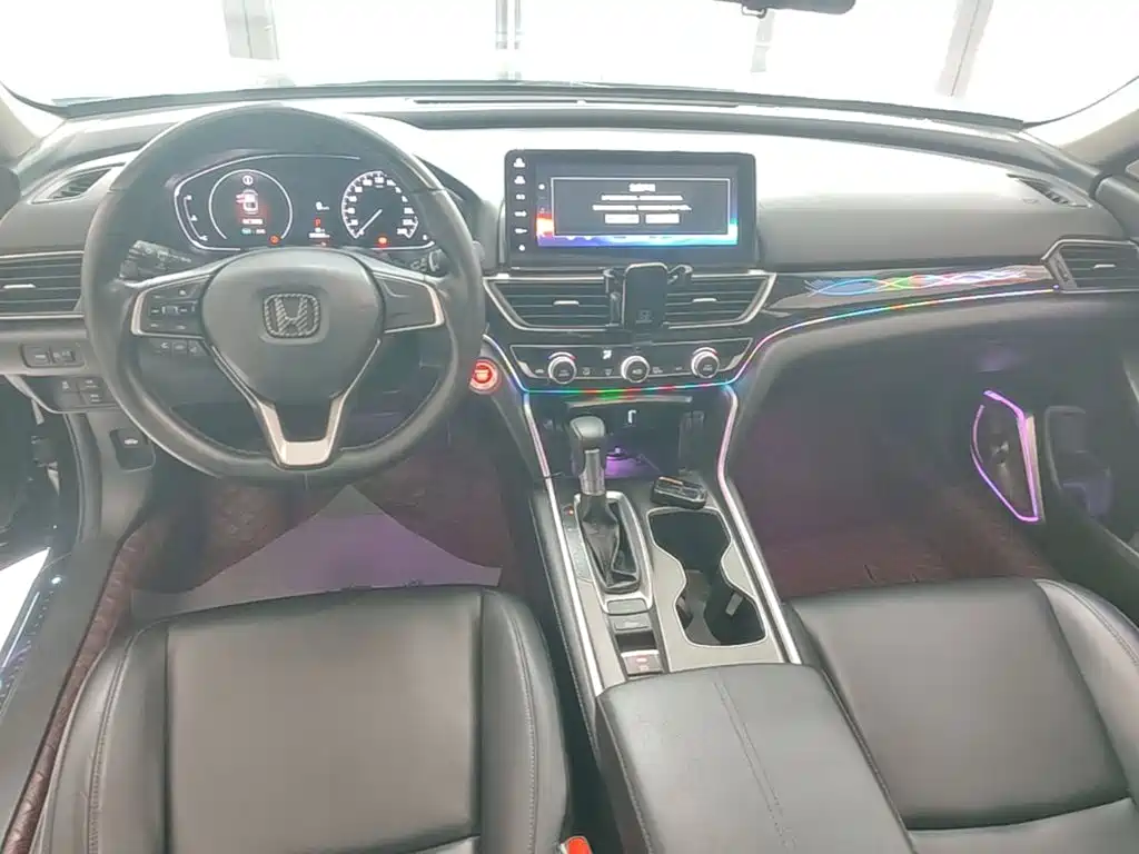 Honda Accord 2022 — фото 10
