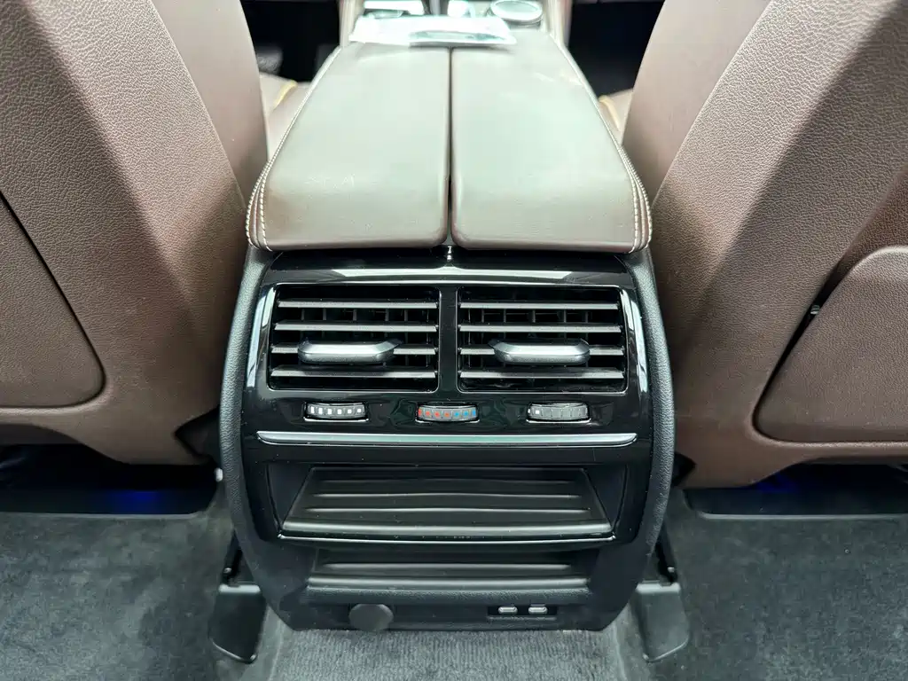 BMW 5 Series New Energy 2020 — фото 21