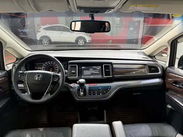 Honda Elysion 2016