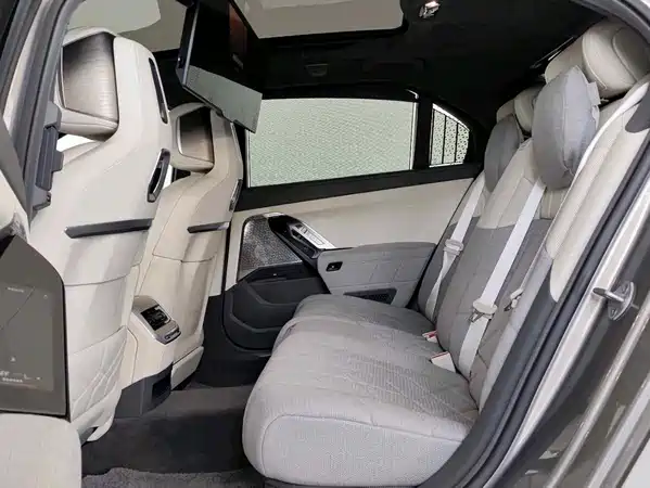 BMW i7 2023