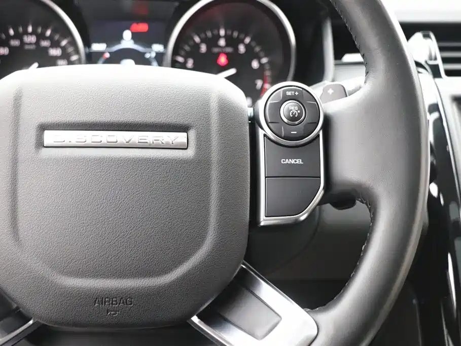 Land Rover Discovery 2018 — фото 17