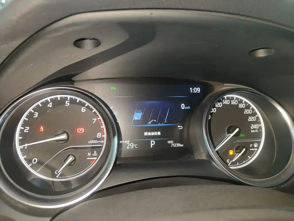 Toyota Camry 2021 — фото 12