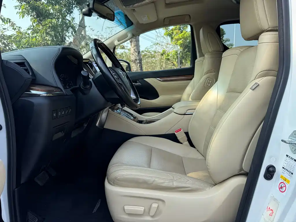 Toyota Alphard 2017 — фото 9