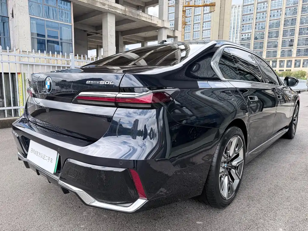 BMW i7 2023 — фото 10