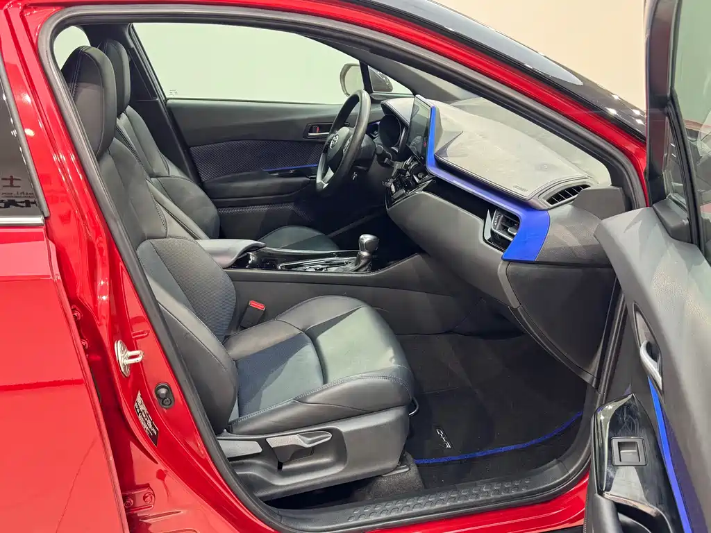 Toyota C-HR 2021 — фото 13