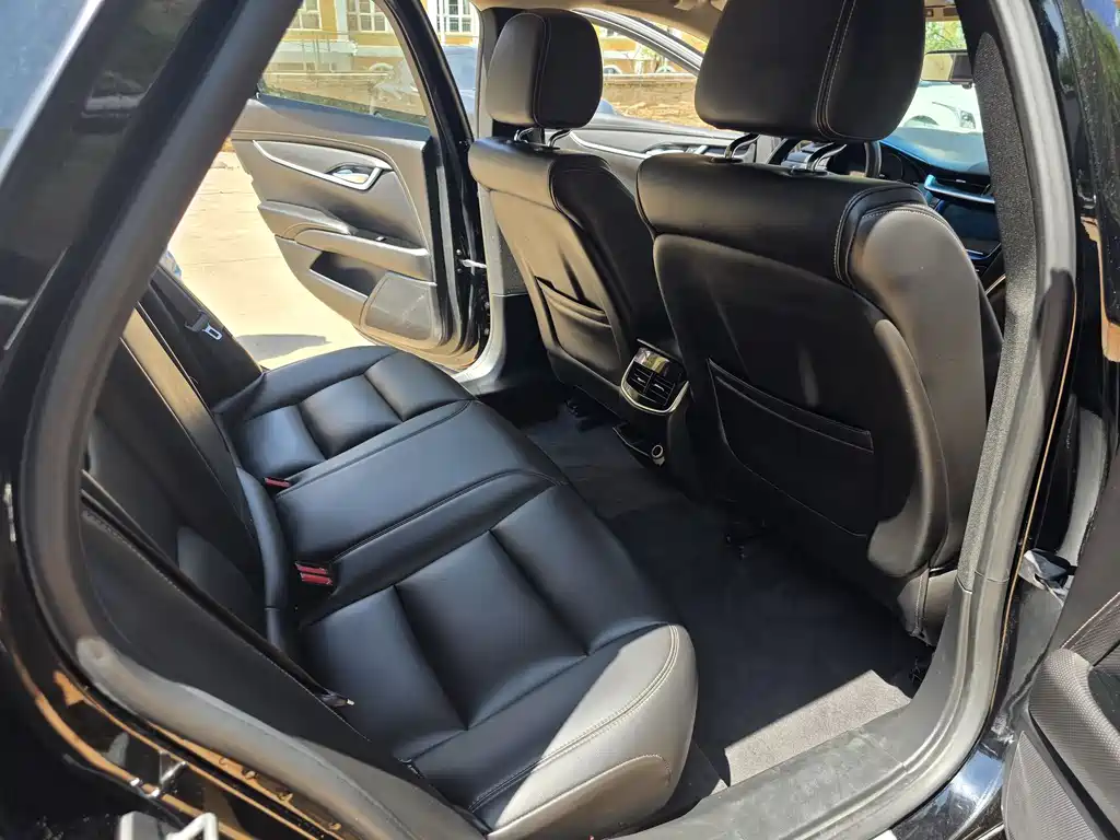 Cadillac XTS 2018 — фото 12
