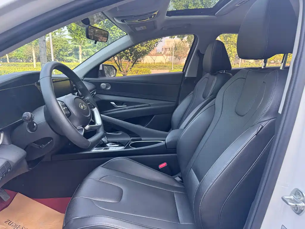 Hyundai Elantra 2023