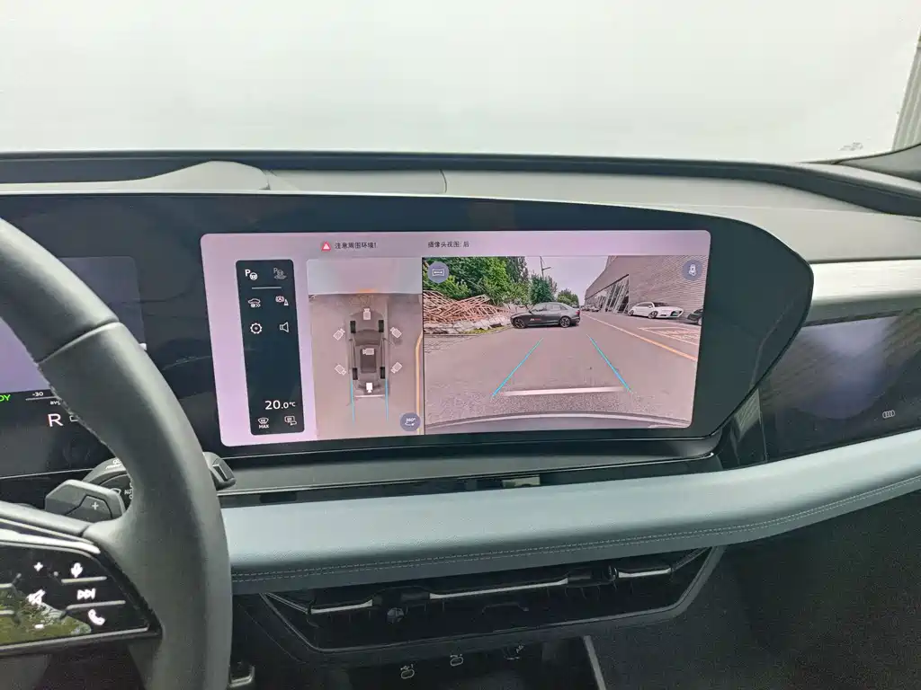 Audi Q6L E-Tron 2025 — фото 11
