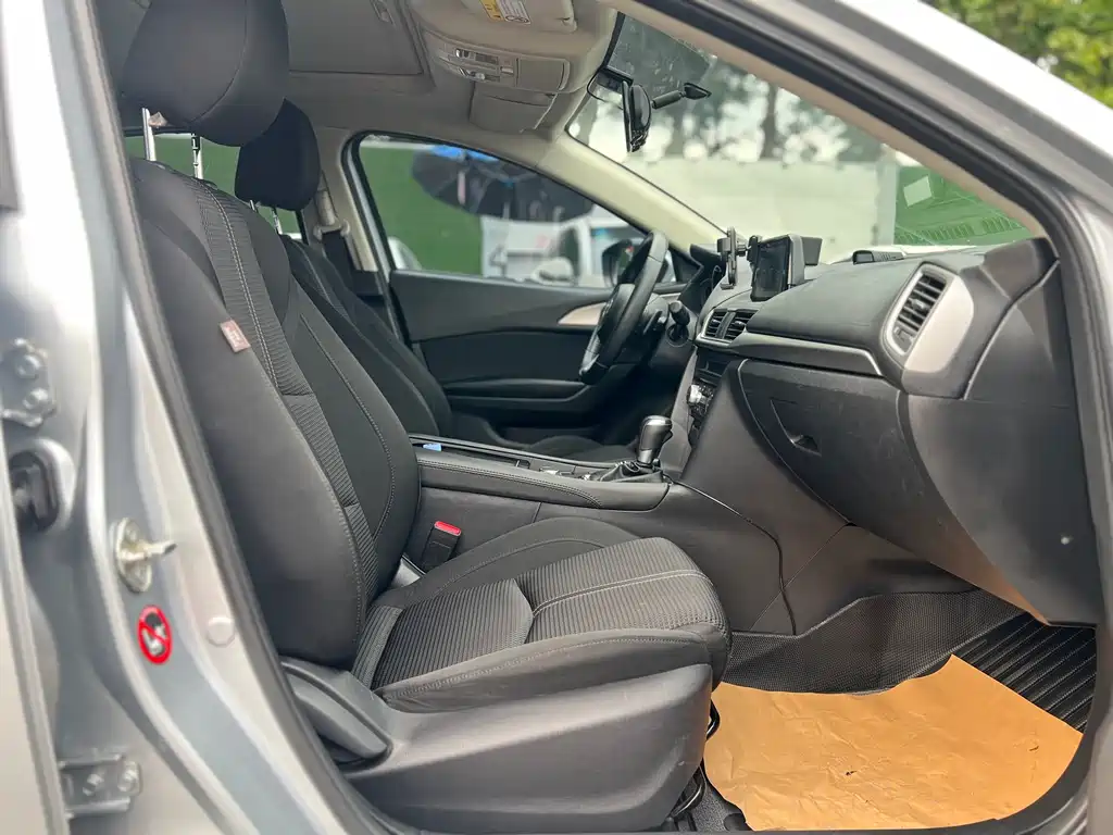 Mazda 3 Axela 2017 — фото 10