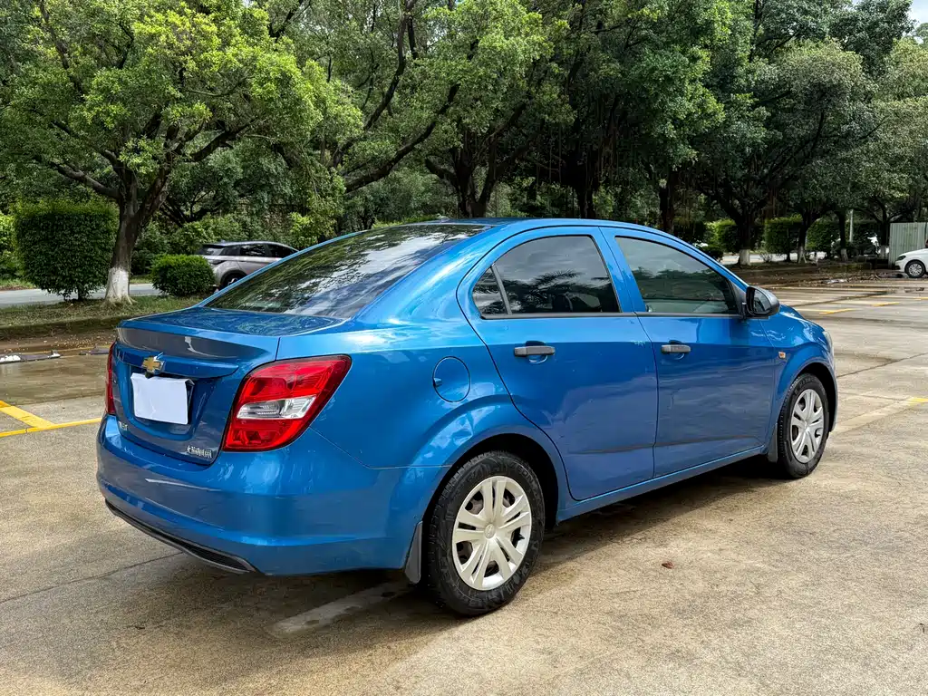 Chevrolet Aveo 2015 — фото 9