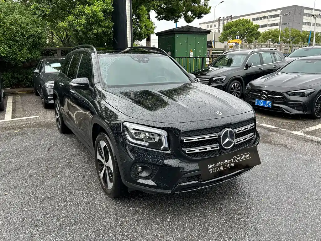 Mercedes-Benz GLB 2023