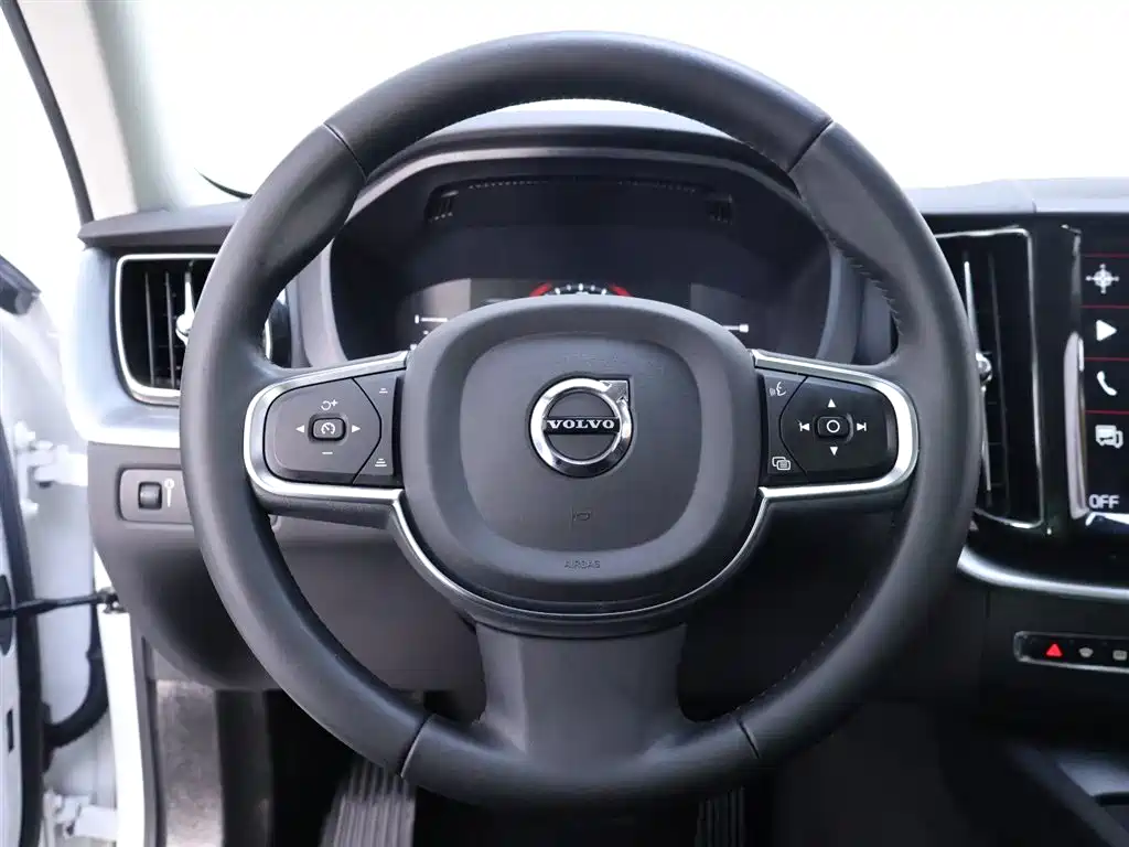 Volvo XC60 2020 — фото 16