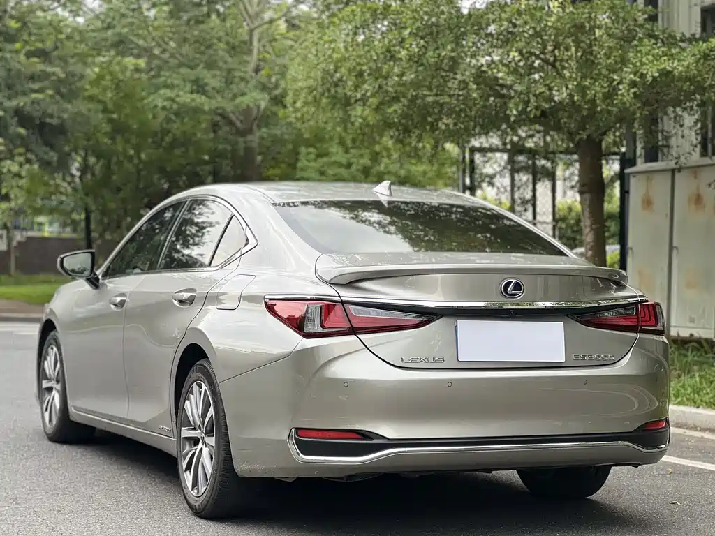 Lexus ES 2021 — фото 15