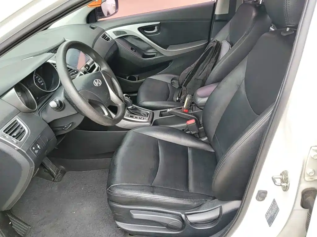Hyundai Elantra 2017 — фото 15