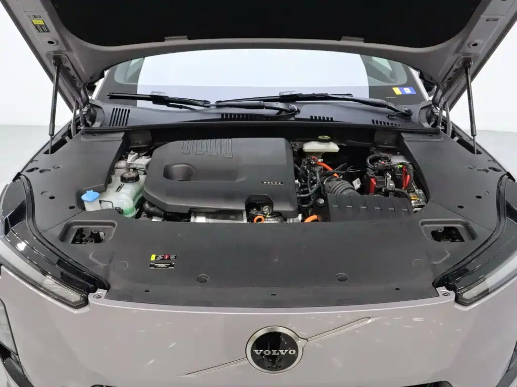 Volvo XC70 Plug-In Hybrid 2025 — фото 20