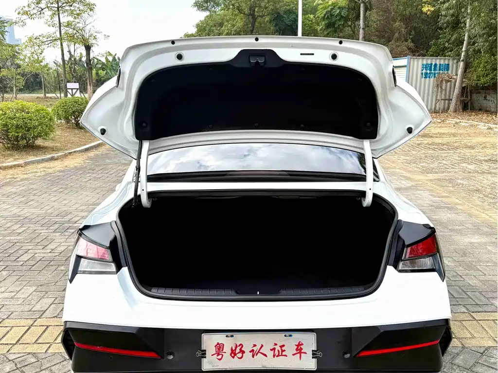 Hyundai Elantra 2024 — фото 21
