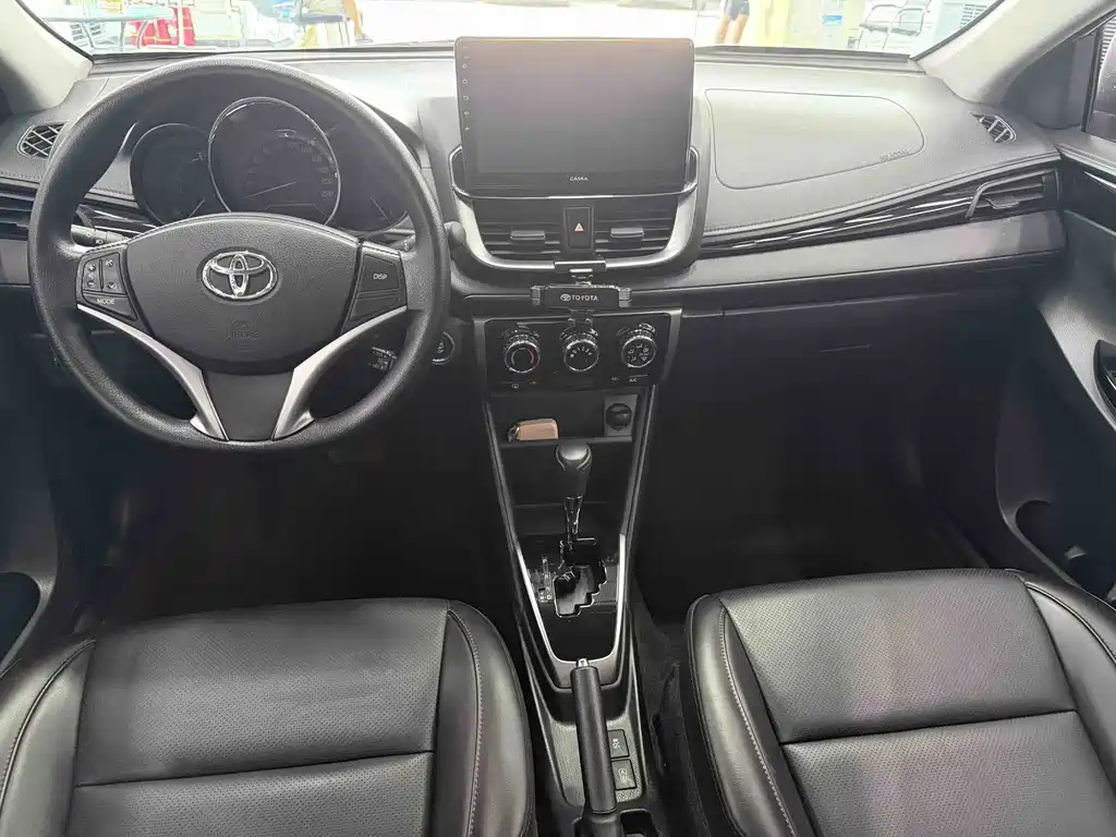Toyota Yaris L 2022 — фото 6