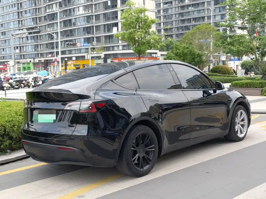 Tesla Model Y 2023 — фото 10