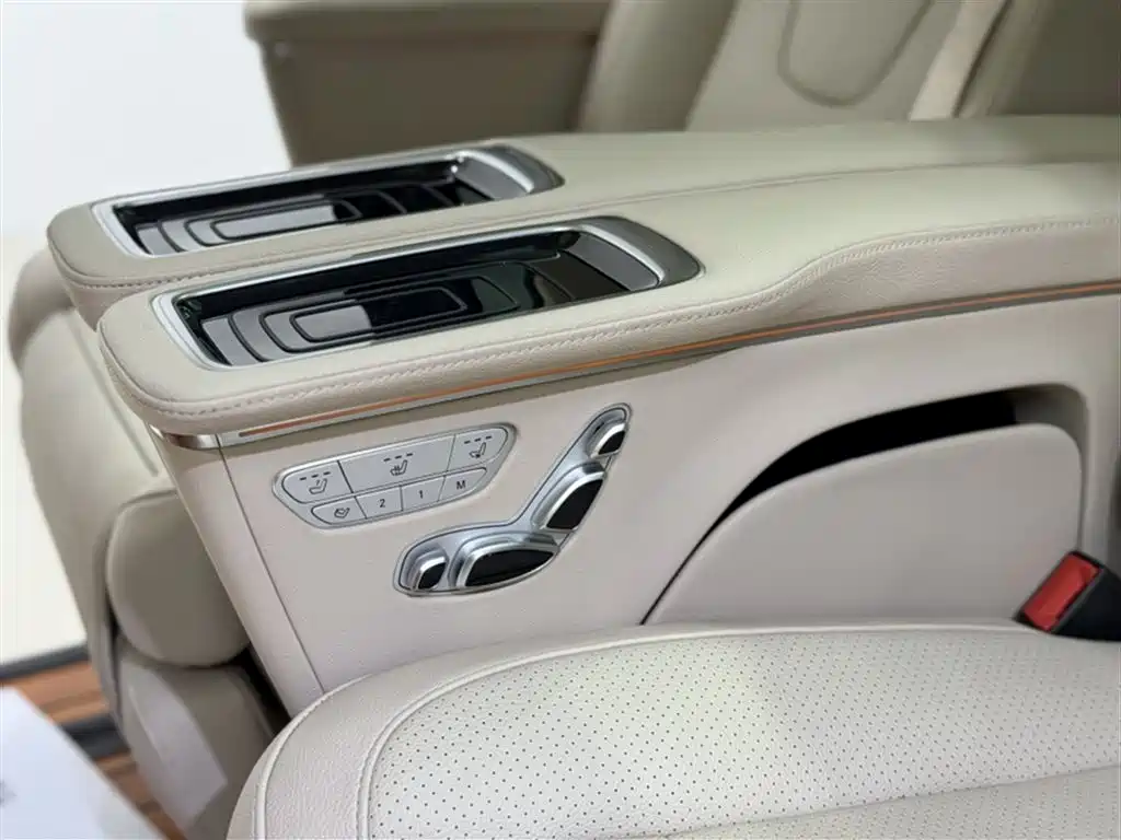 Mercedes-Benz V-Class 2022 — фото 18