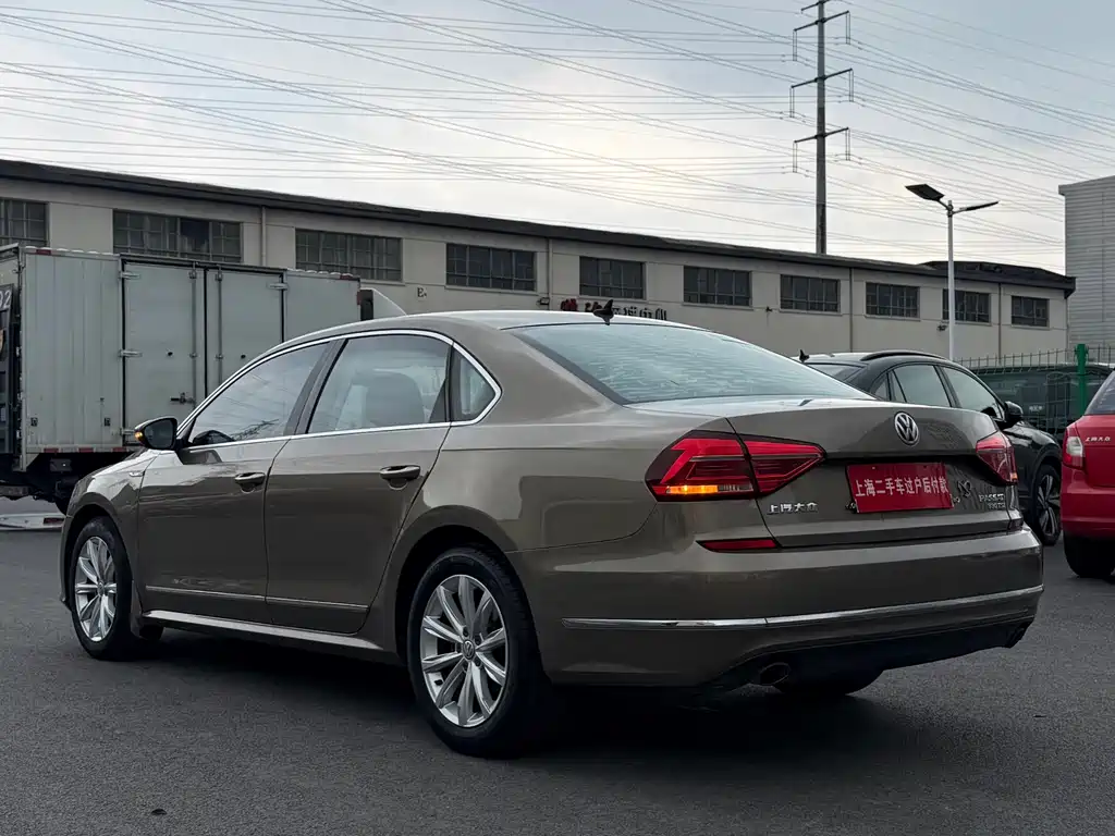 Volkswagen Passat 2018 — фото 18