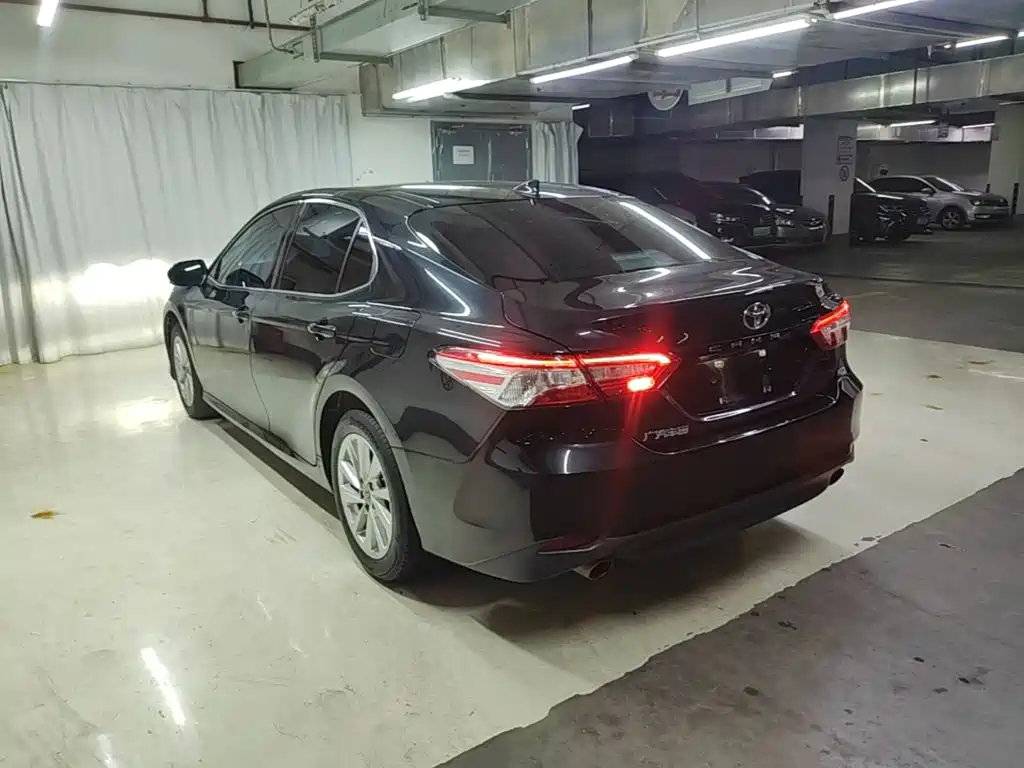 Toyota Camry 2023 — фото 5