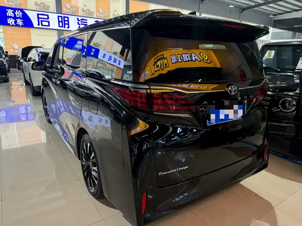 Toyota Alphard 2024 — фото 6
