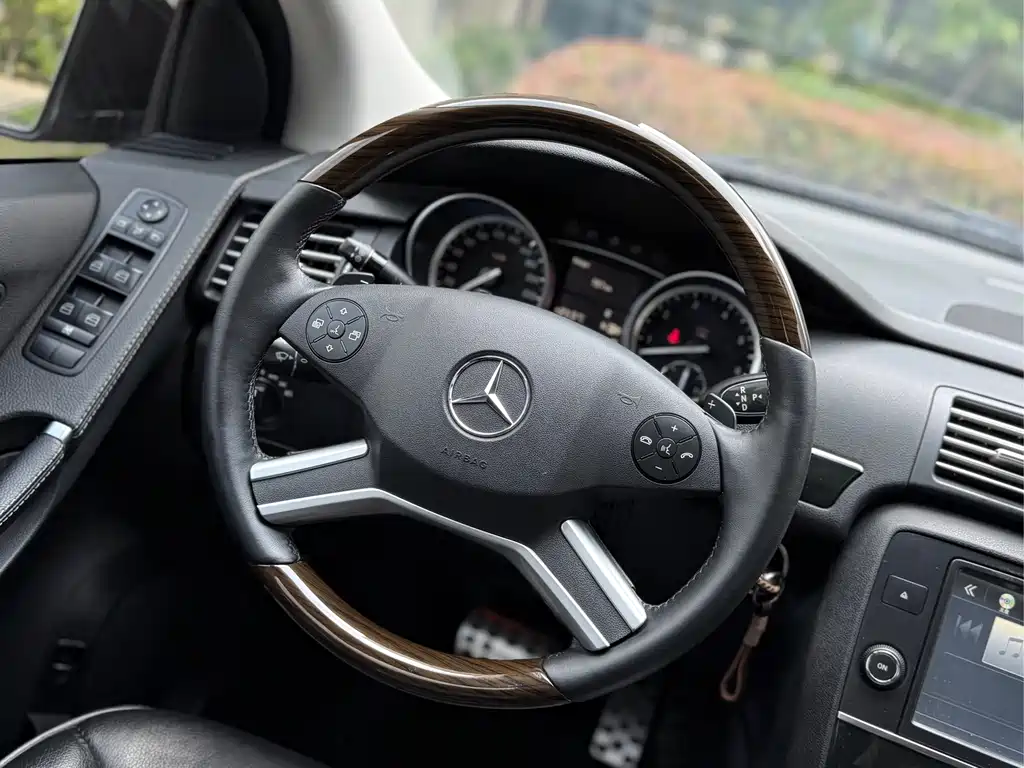 Mercedes-Benz R-Class 2017 — фото 14