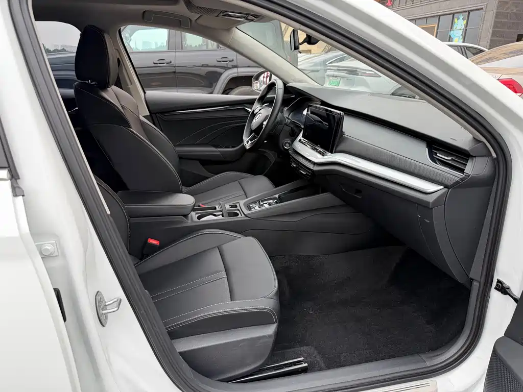 Skoda Octavia 2023 — фото 15