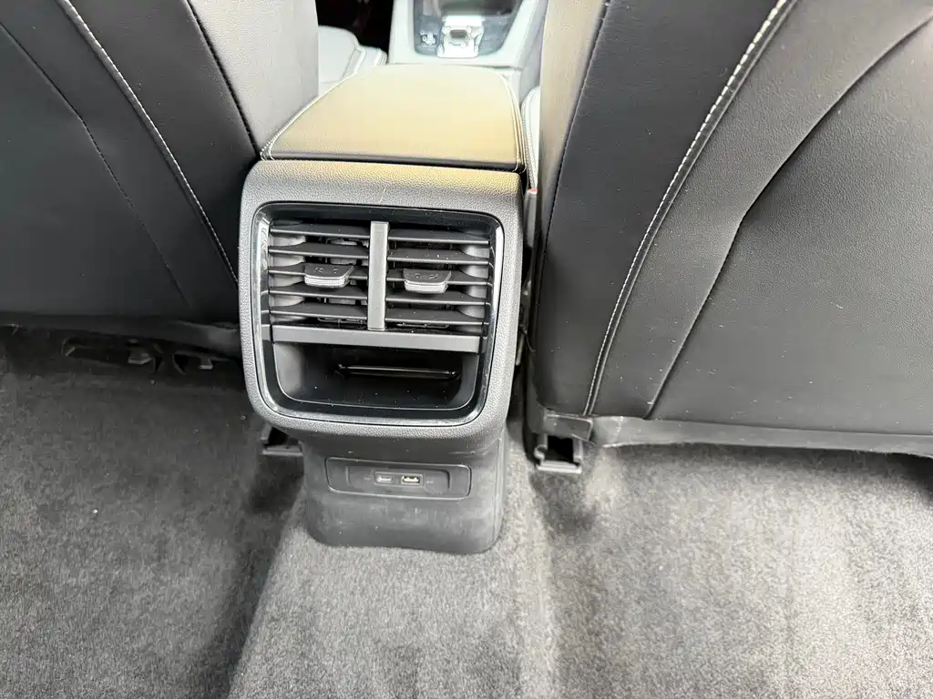 Skoda Octavia 2023 — фото 17