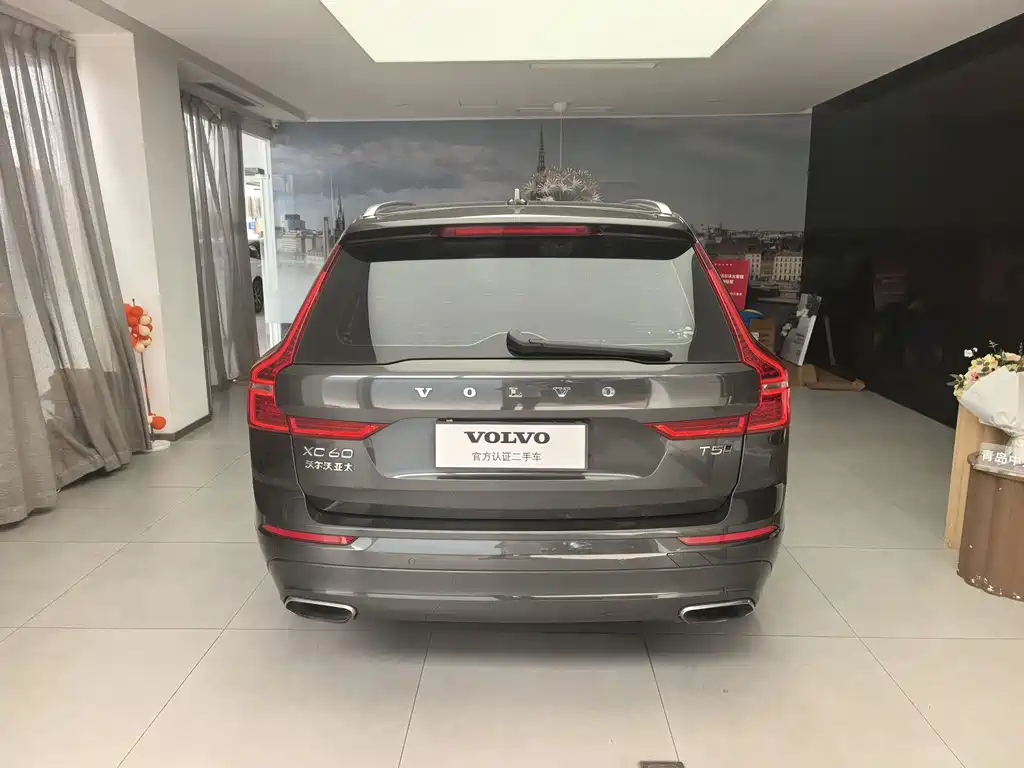 Volvo XC60 2018 — фото 15