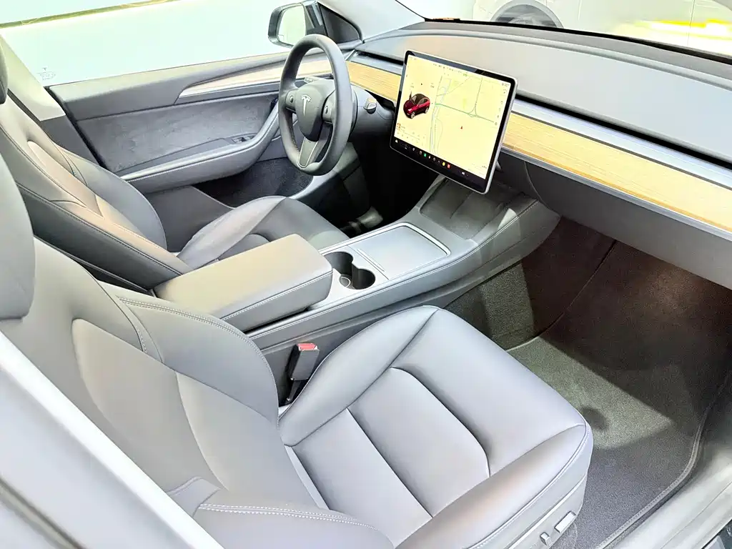 Tesla Model Y 2022 — фото 9