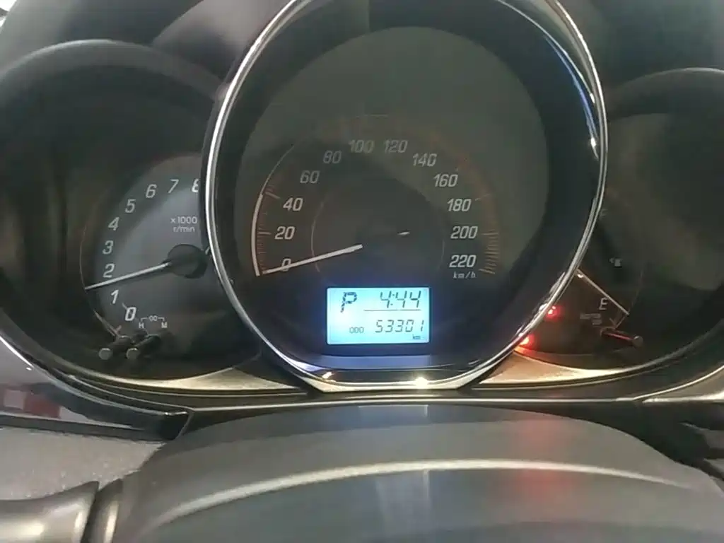 Toyota Yaris L 2020 — фото 12