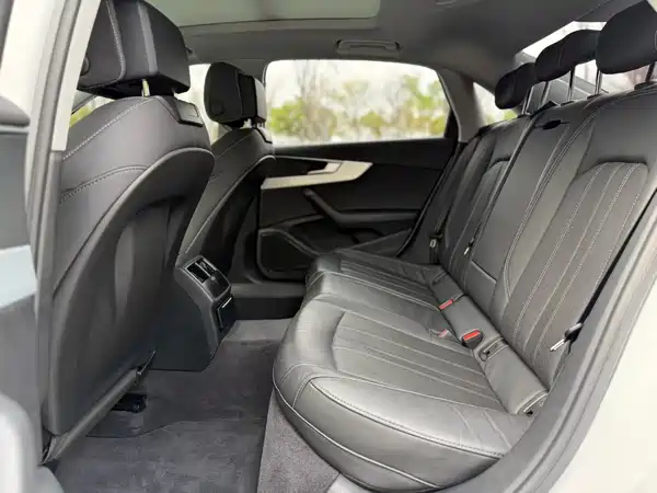 Audi A4L 2021