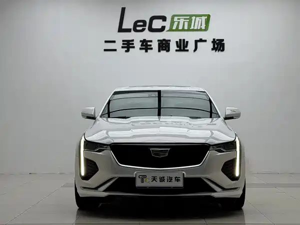 Cadillac CT4 2022