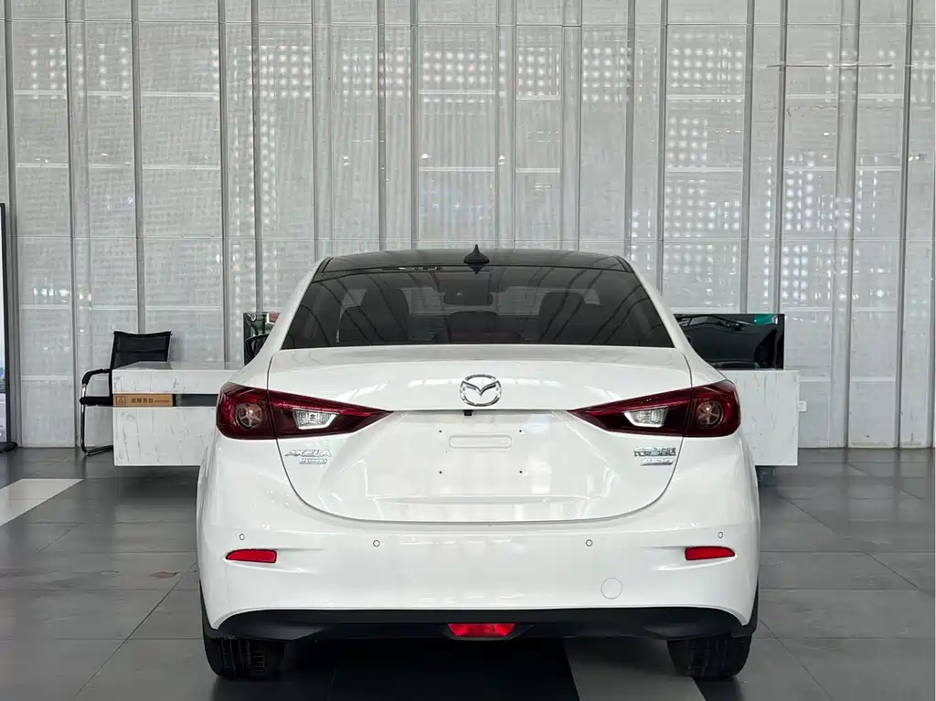 Mazda 3 Axela 2019 — фото 9