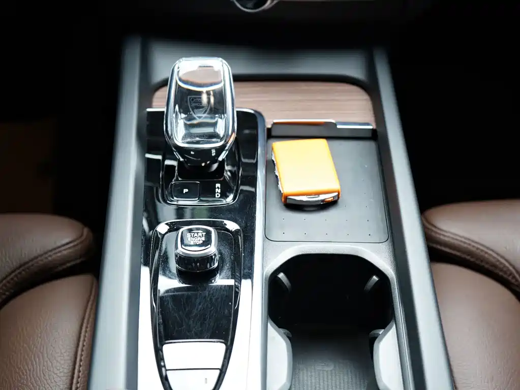 Volvo XC60 2023 — фото 14