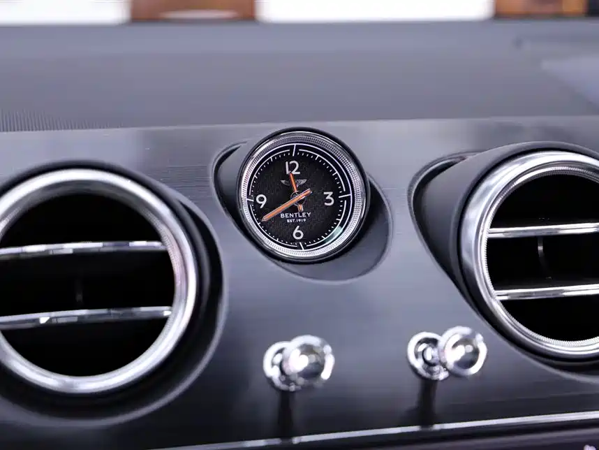 Bentley Bentayga 2018 — фото 13