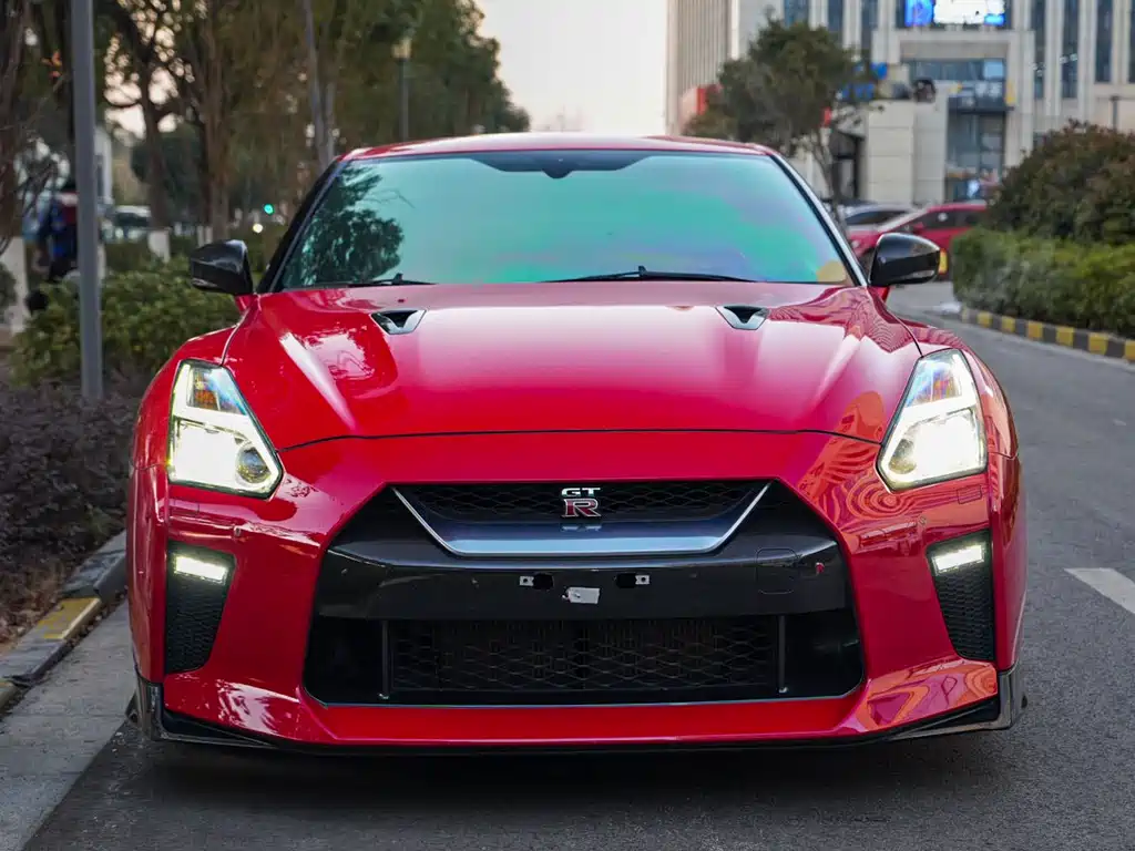 Nissan GT-R 2018 — фото 1