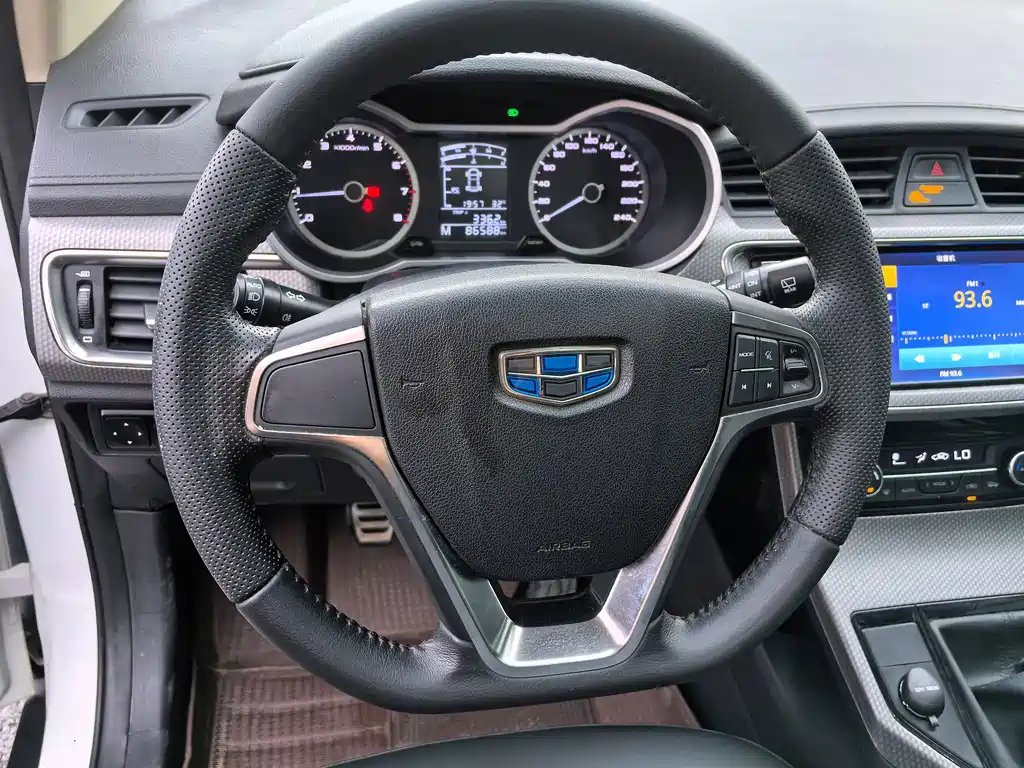 Geely Emgrand GS 2017 — фото 12