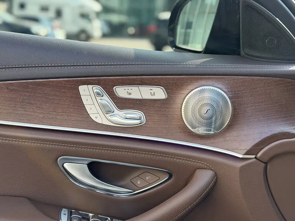 Mercedes-Benz E-Class 2023 — фото 7
