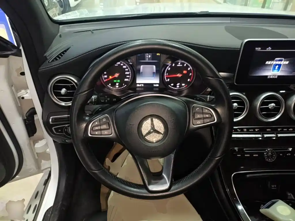 Mercedes-Benz GLC 2018 — фото 11
