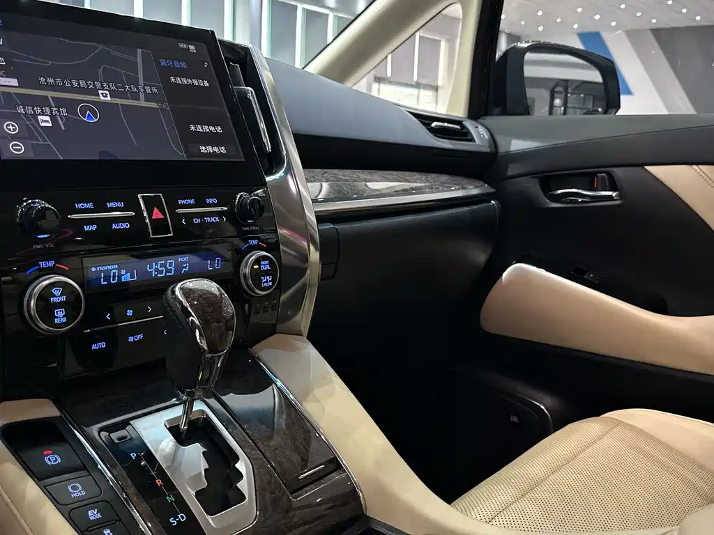 Toyota Vellfire 2023 — фото 8