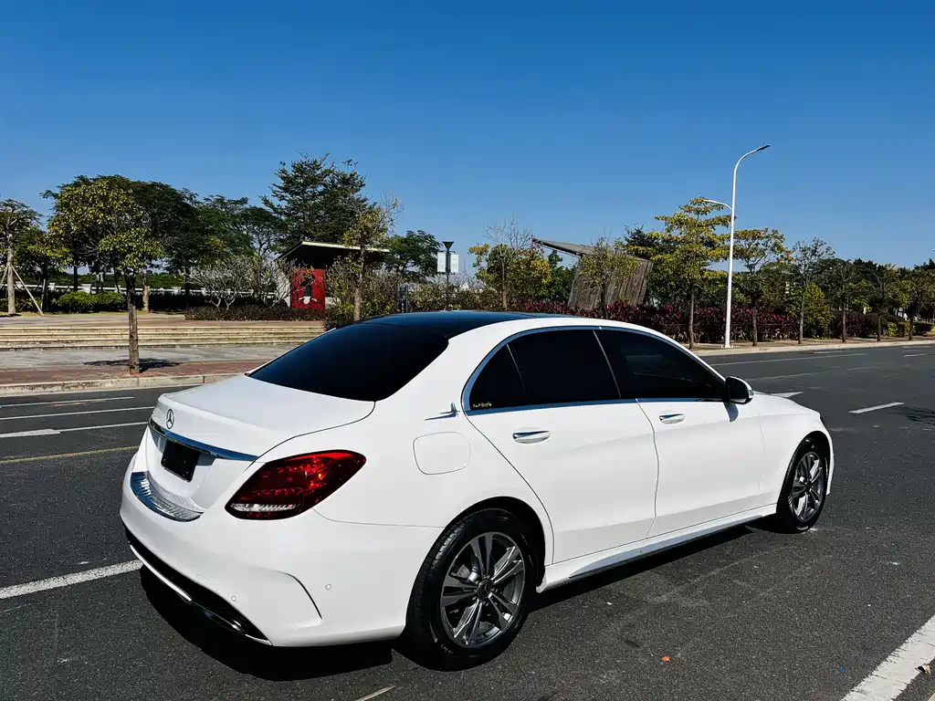 Mercedes-Benz C-Class 2018 — фото 18
