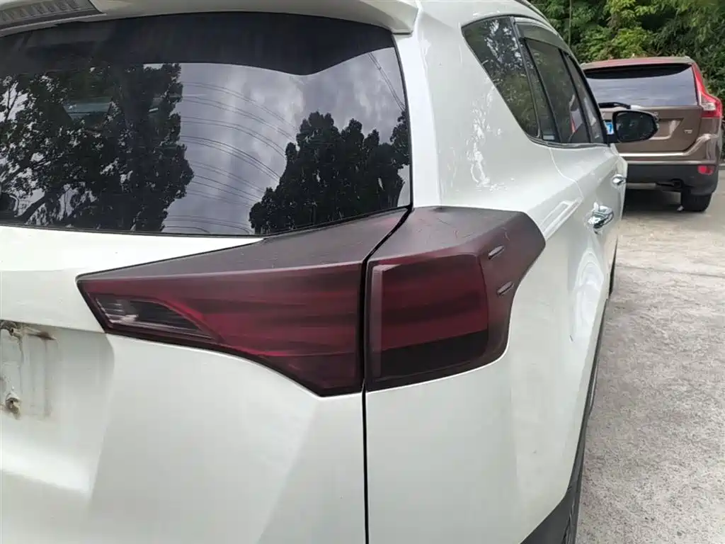Toyota RAV4 2015 — фото 8