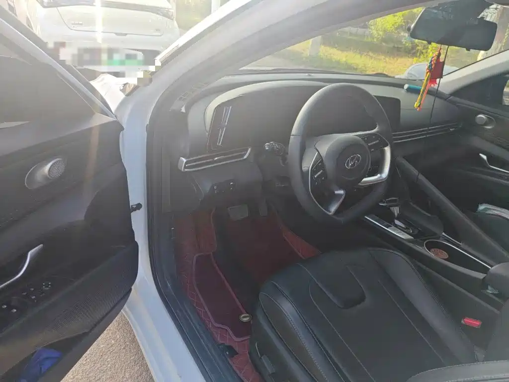 Hyundai Elantra 2023 — фото 14