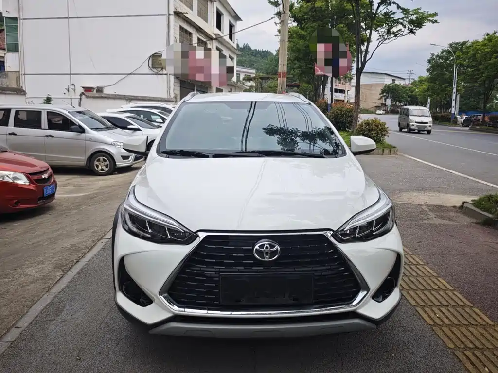 Toyota Yaris L 2022 — фото 3