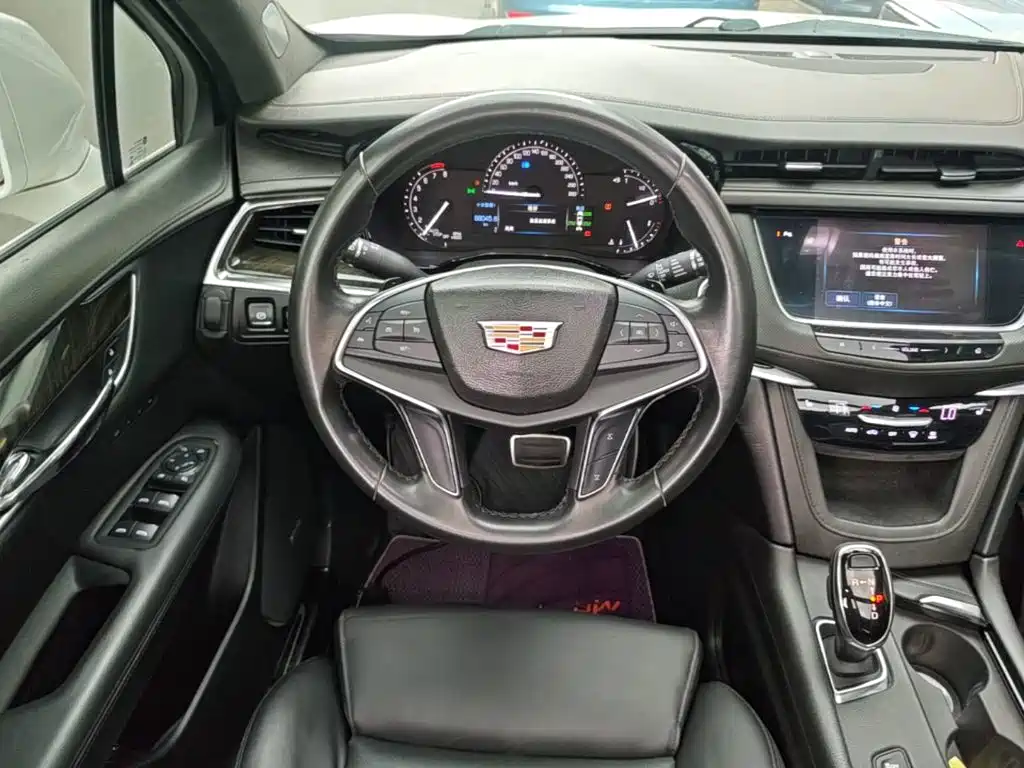 Cadillac XT5 2017 — фото 11