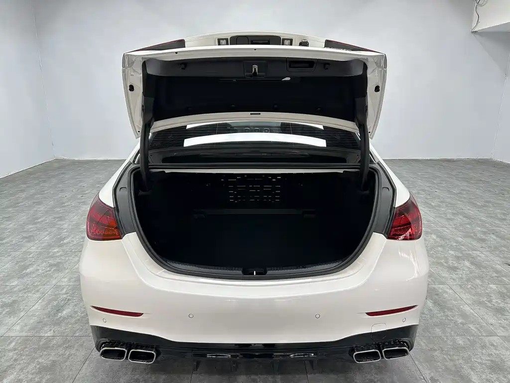 Mercedes-Benz C-Class 2024 — фото 19