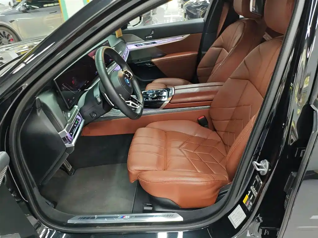 BMW i7 2023 — фото 11