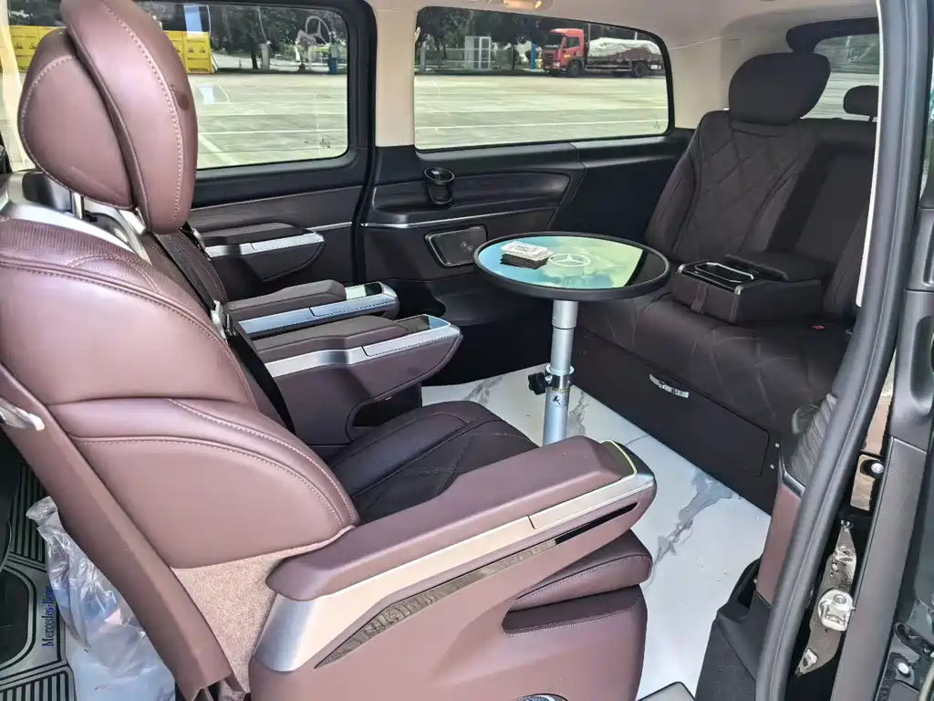 Mercedes-Benz V-Class 2025 — фото 12
